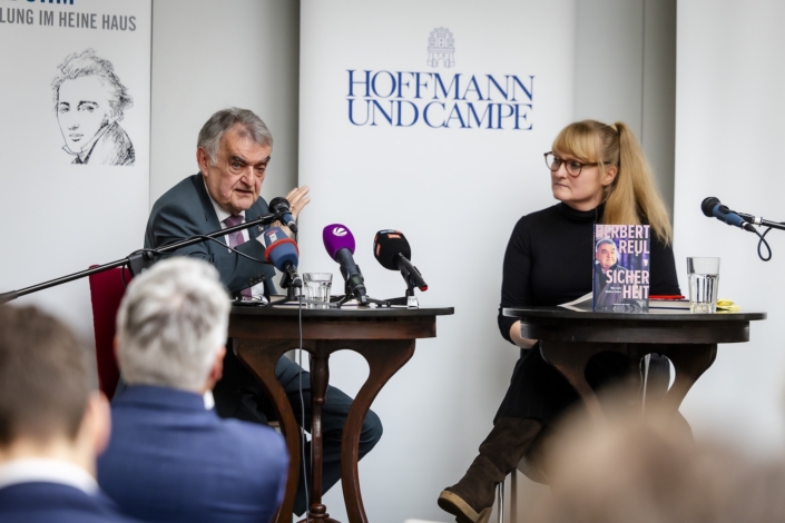 Hoffmann und Campe: Buchpräsentation von Herbert Reul Alexandra Eul im Gespräch mit NRW-Innenminister Herbert Reul über sein Buch Sicherheit.